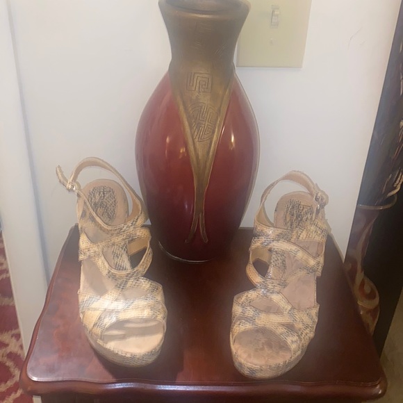 Beautiful Boc 4 Inch Animal Print Wedge Heels - Picture 2 of 6